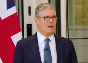 Governo do primeiro-ministro Keir Starmer implantou monitoramento de redes sociais | Foto: Reprodução/Redes sociais