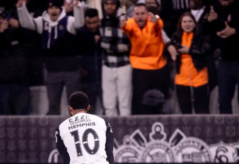 memphis depay - corinthians x palmeiras - penalti e polemicas - milton neves