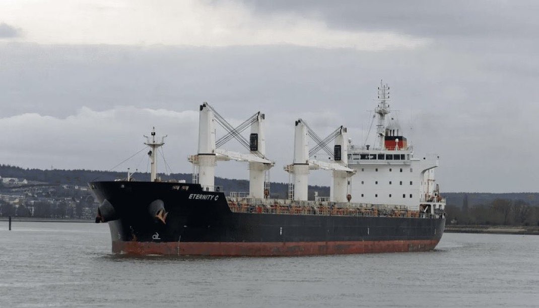 Navio grego Eternity C, que afundou no Mar Vermelho nesta quarta-feira, 9 de julho | Foto: Reprodução/Redes sociais