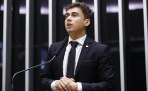 nikolas ferreira pede impeachmet de lula