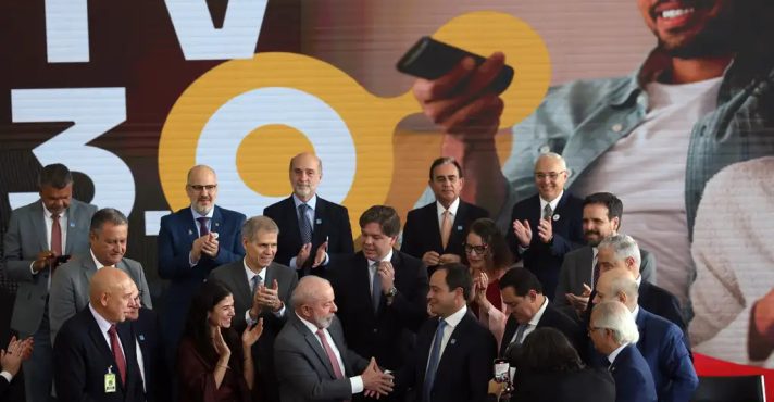 Lula assina lançamento da TV 3.0, que vai precisar de conversor
