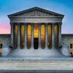 Conservador - Frente do prédio iluminado da Suprema Corte dos Estados Unidos em Washington D.C., EUA | Foto: Shutterstock