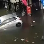 Chuvas intensas causam alagamentos e transtornos em Santos (SP)