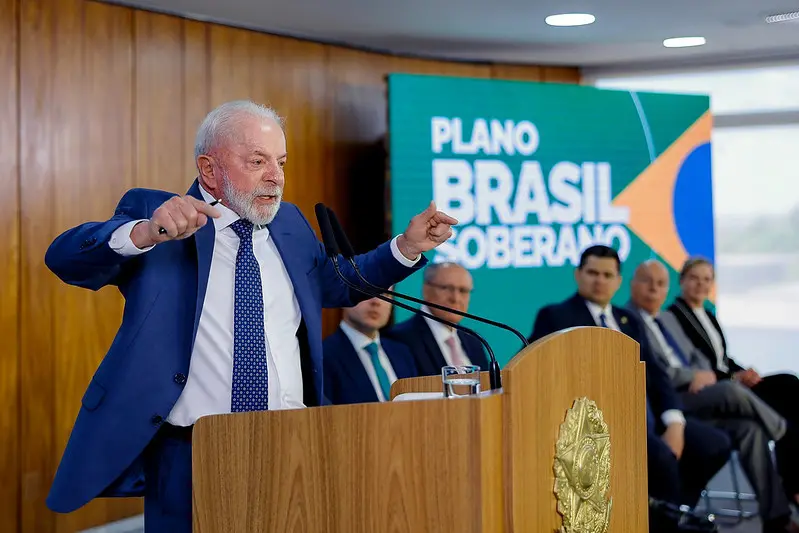 durante cerimônia de assinatura da Medida Provisória 'Brasil Soberano'