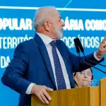 Lula em evento no Palácio do Planalto nesta quarta-feira, 13