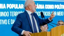 Lula em evento no Palácio do Planalto nesta quarta-feira, 13