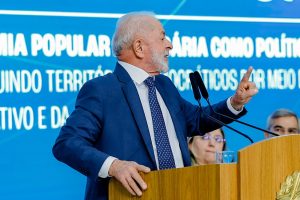 Lula em evento no Palácio do Planalto nesta quarta-feira, 13