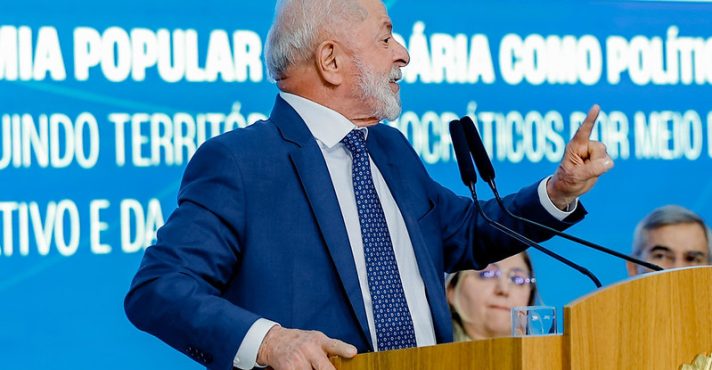 Lula em evento no Palácio do Planalto nesta quarta-feira, 13
