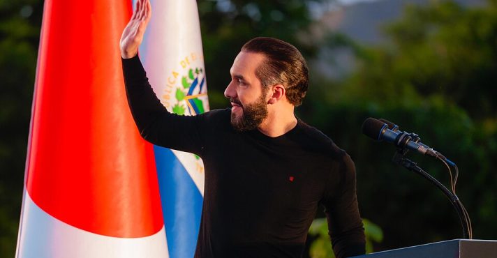 Nayib Bukele rigidez escolas El Salvador