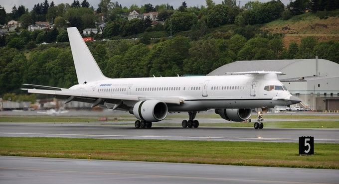 Nesta terça-feira, 19, o avião pousou no Aeroporto Salgado Filho, em Porto Alegre, e depois decolou rumo ao Aeroporto Internacional de Guarulhos | Foto: Reprodução/Redes sociais