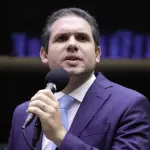 O presidente da Câmara do Deputados, Hugo Motta, vai pautar projeto de lei que impede cobrança extra de mala de bordo | Foto: Mário Agra/Câmara dos Deputados