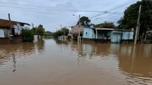 De acordo com o site MetSul, a passagem de uma frente fria ainda provocará chuvas intensas e garoa principalmente em cidades próximas à divisa com Santa Catarina | Foto: Reprodução/SBT