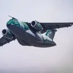 O cargueiro KC-390, fabricado pela Embraer: joia da indústria de aviação militar | Foto: Divulgação/Embraer