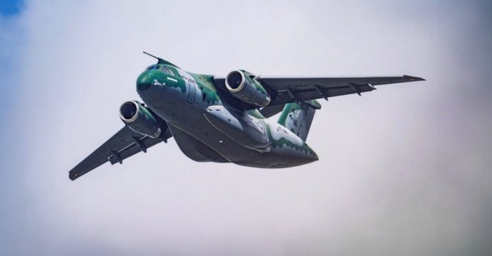 O cargueiro KC-390, fabricado pela Embraer: joia da indústria de aviação militar | Foto: Divulgação/Embraer