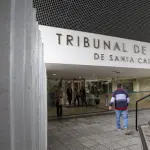 Fachada mostra escrito do Tribunal de Justiça de Santa Catarina