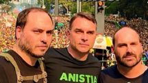 Eduardo, Carlos e Flávio filhos de Bolsonaro carta mãe