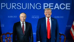 Donald Trump posa ao lado de Vladimir Putin | Foto: White House/Divulgação