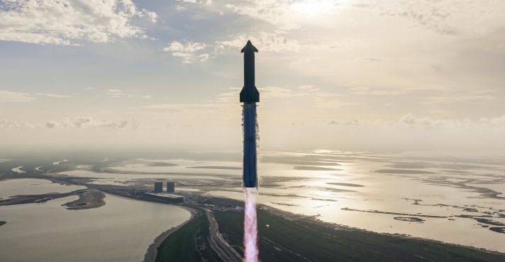 SpaceX faz 10º lançamento do maior foguete do mundo