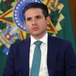 O presidente da Câmara dos Deputados, Hugo Motta, durante assinatura da medida provisória (MP) Brasil Soberano, no Palácio do Planalto | Foto: Reprodução/ CanalGov