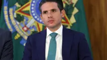 O presidente da Câmara dos Deputados, Hugo Motta, durante assinatura da medida provisória (MP) Brasil Soberano, no Palácio do Planalto | Foto: Reprodução/ CanalGov