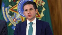 O presidente da Câmara dos Deputados, Hugo Motta, durante assinatura da medida provisória (MP) Brasil Soberano, no Palácio do Planalto | Foto: Reprodução/ CanalGov