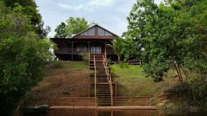 Casa Silva, erguida pela ONG GTN Brasil, na RDS Rio Negro (AM)