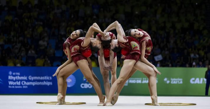 Equipe brasileira se apresentando no Mundial de Ginástica Rítmica