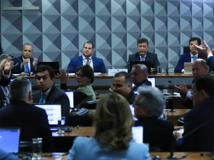 A Comissão parlamentar mista de inquérito (CPMI) sobre fraudes no INSS foi instalada com a eleição de Carlos Viana (Podemos-MG) como presidente e de Alfredo Gaspar (União Brasil-AL) como relator | Foto: Lula Marques/Agência Brasil