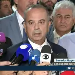 Líder da oposição no Senado, Rogério Marinho concede entrevista depois de deixar a ocupação do plenário da Casa