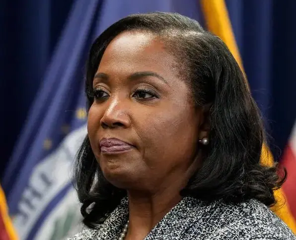 Lisa Cook, diretora do Federal Reserve, foi demitida por Donald Trump | Foto: Reprodução/X