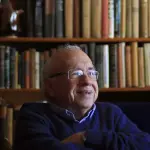 O escritor Luis Fernando Verissimo, fotografado na biblioteca de sua residência, em Porto Alegre – 1º/10/2013 | Foto: Eduardo Nicolau/Estadão Conteúdo