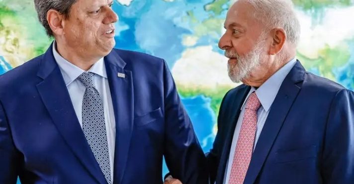 Tarcísio e Lula, durante encontro em Brasília: direita quer o governador de São Paulo na disputa | Foto: Ricardo Stuckert/PR