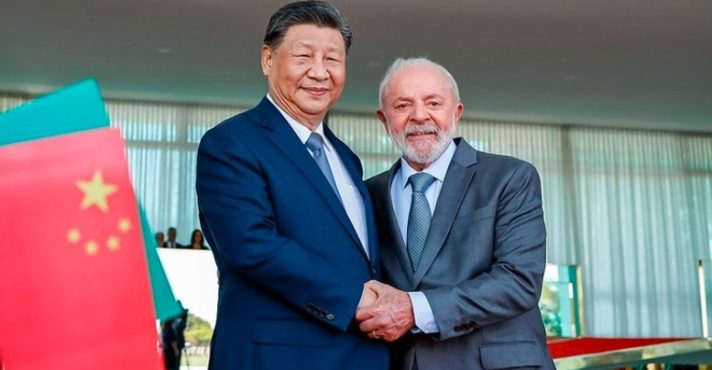 Apesar dos alertas, Lula insiste em manter distância da Casa Branca; Xi Jinping seria solução ao desespero, dizem fontes diplomáticas | Foto: Ricardo Stuckert/PR