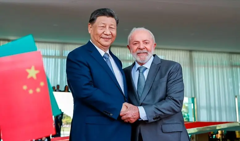 Apesar dos alertas, Lula insiste em manter distância da Casa Branca; Xi Jinping seria solução ao desespero, dizem fontes diplomáticas | Foto: Ricardo Stuckert/PR