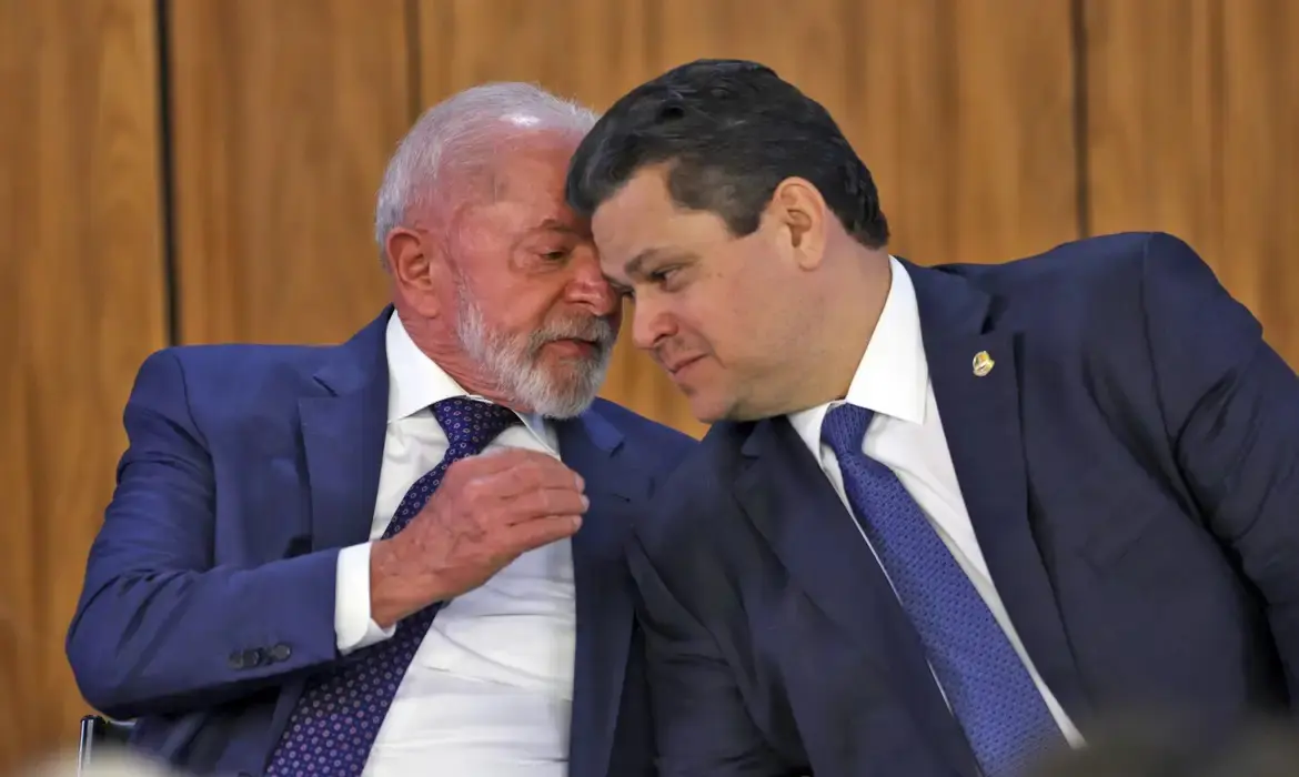 O presidente Lula da Silva e o senador Davi Alcolumbre: mais ataques a Donald Trump | Foto: José Cruz/Agência Brasil