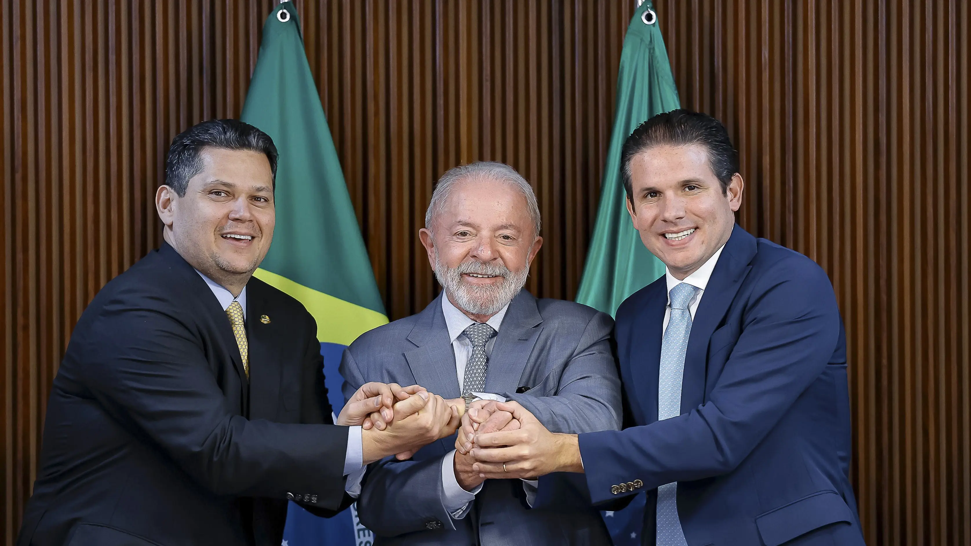 Presidente da República, Luiz Inácio Lula da Silva, acompanhado do presidente do Senado Federal, Davi Alcolumbre (esq) e do presidente da Câmara dos Deputados, Hugo Motta (dir) | Foto: Ricardo Stuckert/PR