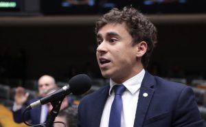 Nikolas Ferreira lembrou que a esquerda costuma não desistir de seus projetos. Ele citou Lula, que lutou por cerca de 12 anos para chegar à Presidência | Foto: Bruno Spada/Câmara dos Deputados