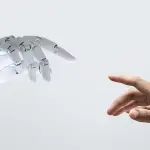 Sam Altman, CEO da OpenAI, reconheceu publicamente o impacto da mudança | Foto: Rawpixel-com/Freepik