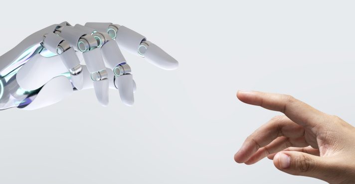 Sam Altman, CEO da OpenAI, reconheceu publicamente o impacto da mudança | Foto: Rawpixel-com/Freepik