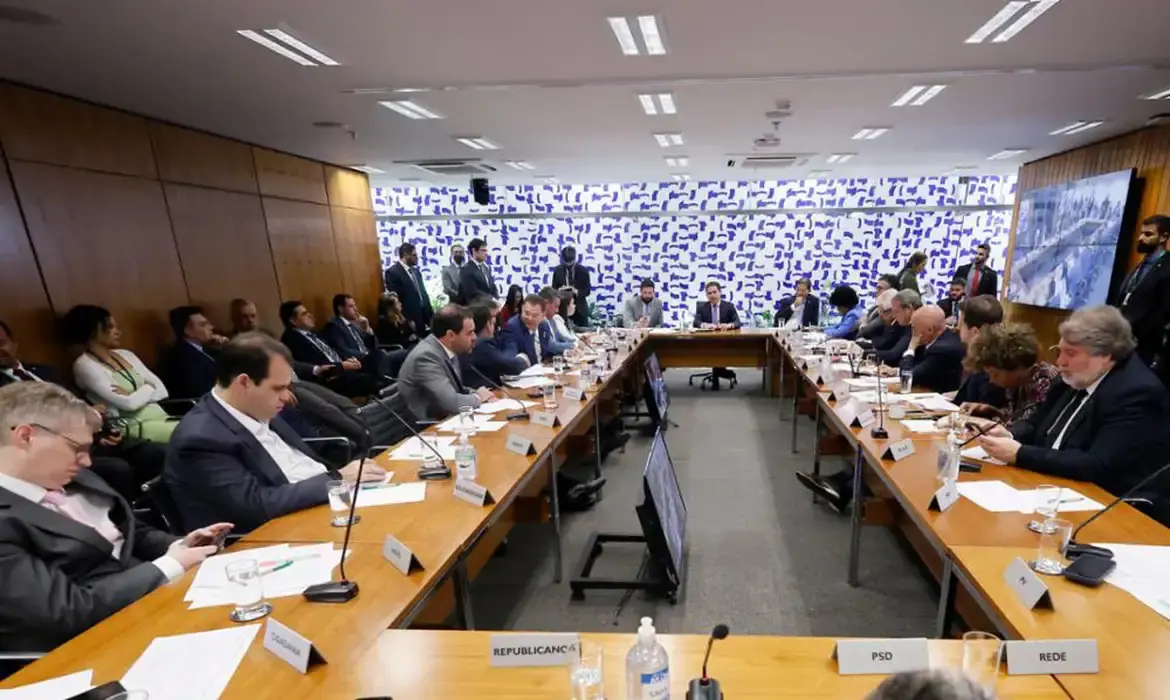 Reunião do Colégio de Líderes da Câmara que discutiu o texto do PL da Adultização: atalho para a censura, segundo jornal | Foto: Marina Ramos/Câmara dos Deputados