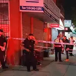 Policiais trabalham no local do tiroteio nos EUA