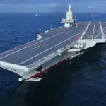 O porta-aviões Fujian, de 316 metros de comprimento: tecnologia similar à dos EUA e da França | Foto: Reprodução/Redes sociais