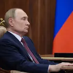 O presidente da Rússia, Vladimir Putin, participa de uma reunião com o governador em exercício da região de Rostov, Yury Slyusar, no Kremlin - 18/8/2025 | Foto: Sputnik/Vyacheslav Prokofyev/Reuters