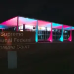 STF iluminado em homenagem à visibilidade trans | Foto: Reprodução/Agência Brasil