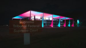 STF iluminado em homenagem à visibilidade trans | Foto: Reprodução/Agência Brasil