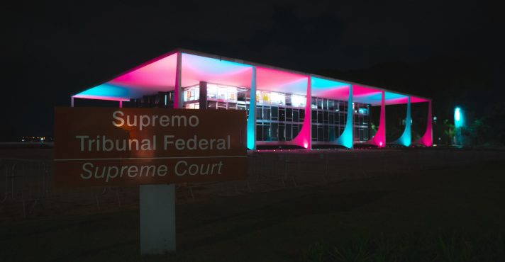 STF iluminado em homenagem à visibilidade trans | Foto: Reprodução/Agência Brasil
