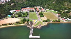 Vista aérea da Escola de Aprendizes-Marinheiros do Espírito Santo: manobras irregulares, segundo o TCU | Foto: Reprodução/Twitter/X