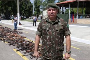 O tenente-coronel do Exército Alexandre Almeida: armas em troca de marcenaria | Foto: Reprodução/Redes sociais
