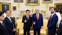 Donald Trump, dos EUA, e Lee Jae-myung, da Coreia do Sul, em encontro nesta segunda-feira, 25, na Casa Branca | Foto: Reprodução/Twitter/@White House