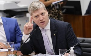 Para o deputado Van Hattem, situação vai além de impeachment: 'É caso de cadeia para os ministros do STF' | Foto: Reprodução/Twitter/X